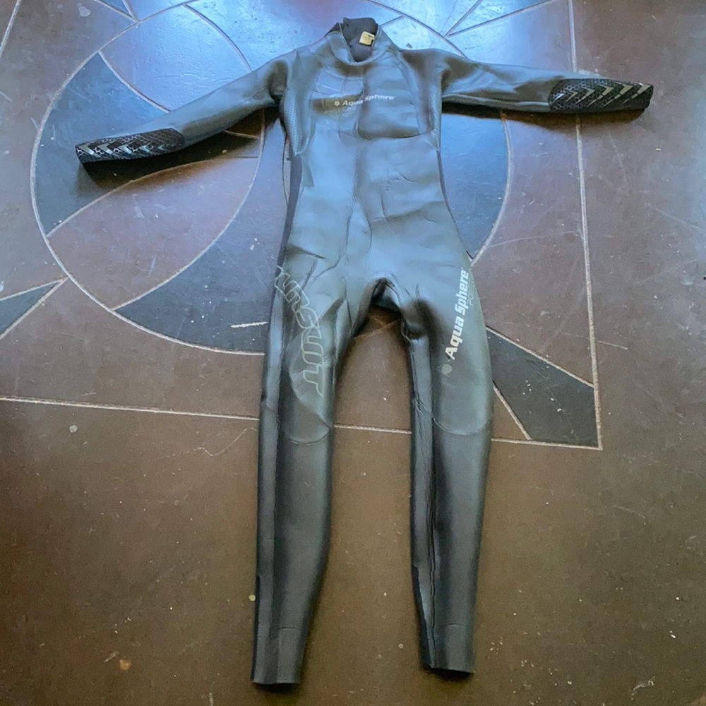 Men’s size large Aqua Sphere Wetsuit